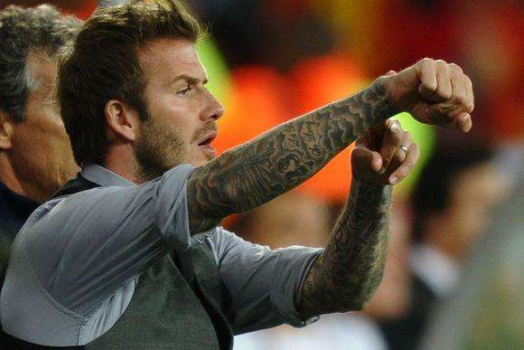 齐达内生涯告别战全场致敬,齐达内生涯最后一战