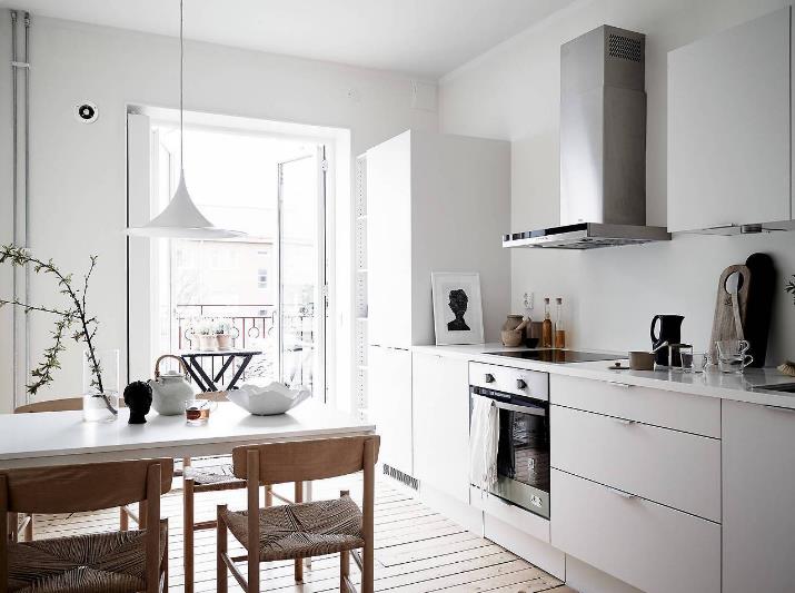 一刮风屋里就嗡嗡响怎么解决,一刮风屋里门就响怎么解决