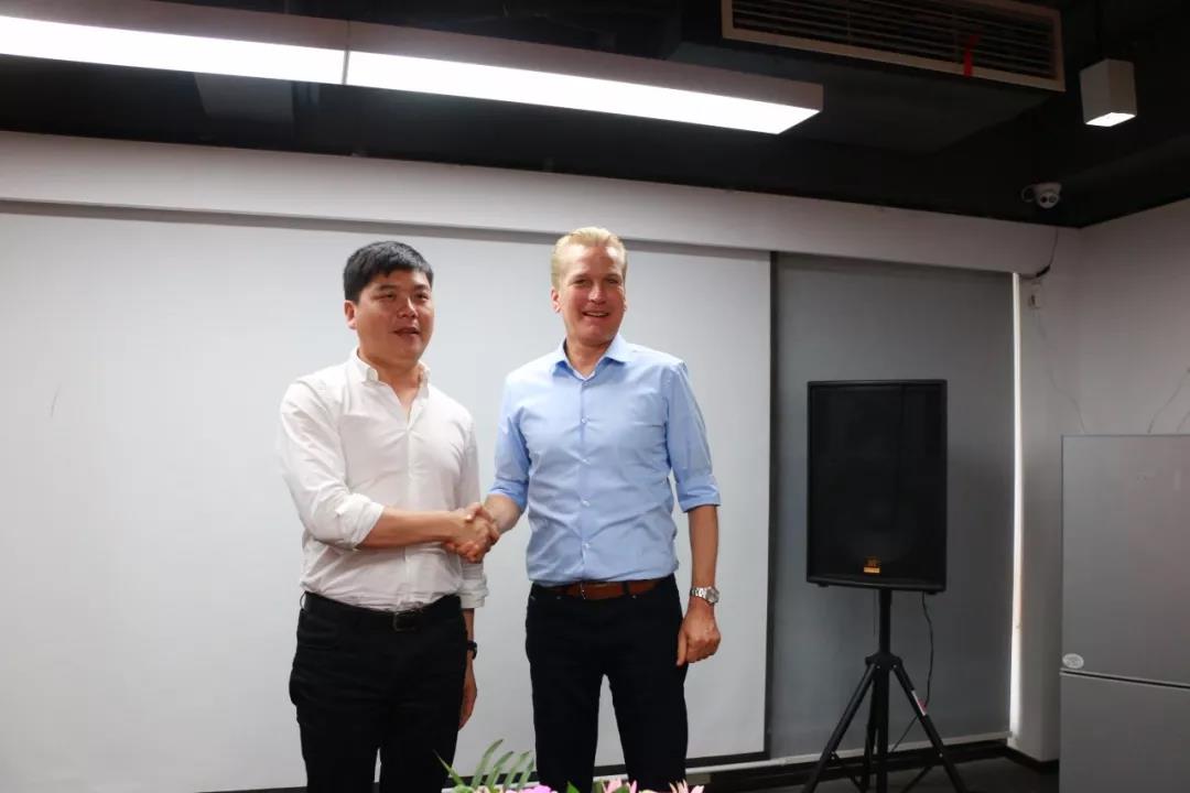 对话国际尖端丨国际权威涂料品牌舒尔茨与东巴象家装开启美好未来