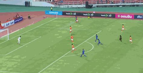 国足0-3不敌韩国裁判争议,国足2-1逆转泰国赛后守门员反应