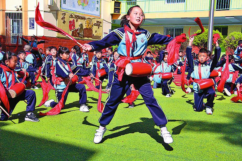 让孩子在欢乐和幸福中茁壮成长,让孩子们在快乐中健康茁壮成长