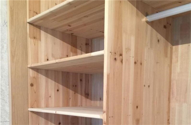 木工现场制作衣柜到顶的全过程,木工现场做的衣柜怎样看细节