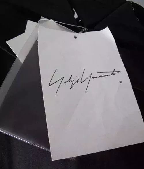 牛仔裤口袋上有个小口袋是干嘛的,牛仔裤的口袋为什么有两个小扣子