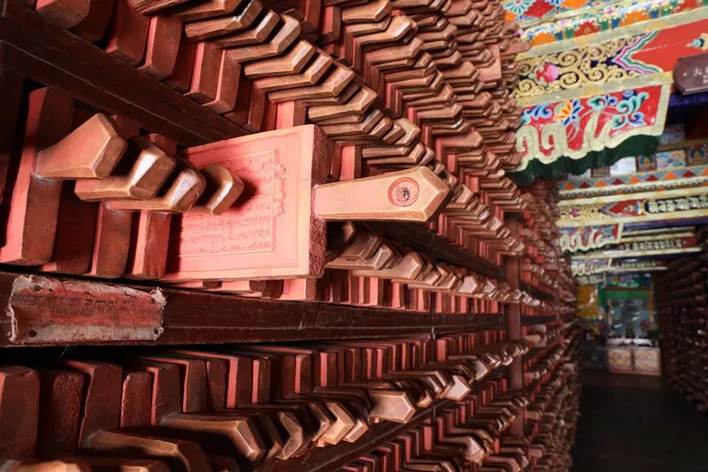 「读YA」“不知名”的万里墨香——德格印经院