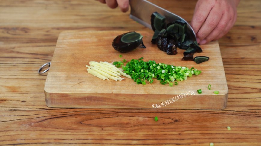 熬粥怎么粘稠水和米的比例,如何熬粥才能把粥熬得粘稠