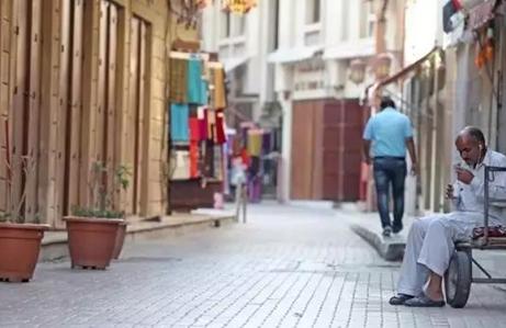 游客旅游都喜欢什么买什么,游客去迪拜富人区