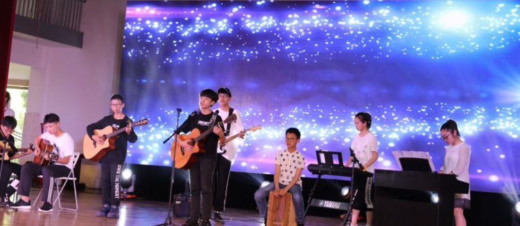 雏鹰的天空梦想的舞台（原创：崔茗子）