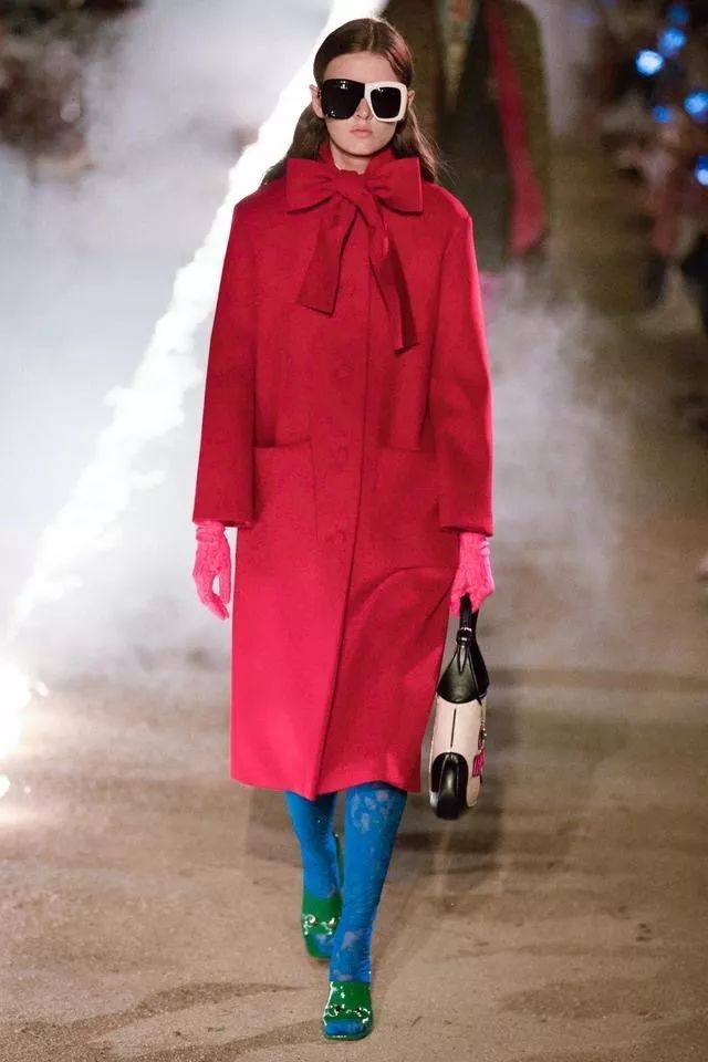 在“鬼”火重重的墓地看秀，是GUCCI给了你勇气