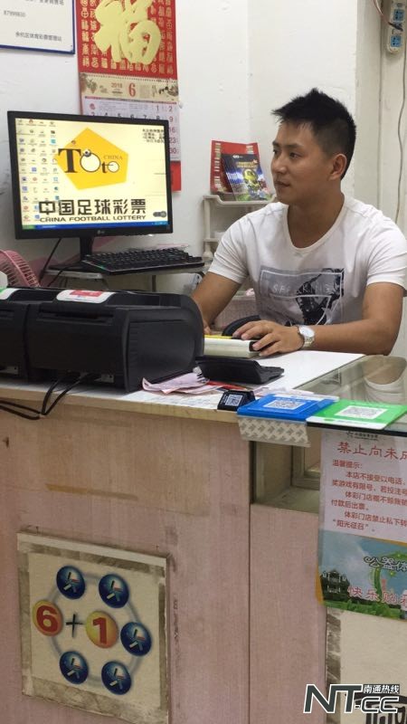 男子中了大奖彩票被别人拎走了,买彩票中了1000万的小伙子