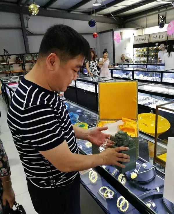 延吉市有卖根雕茶台,吉林省延吉市木雕茶台