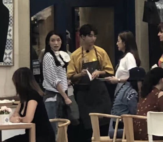 万万没想到，怎么穿怎么错的赵薇居然有一天会吊打舒淇