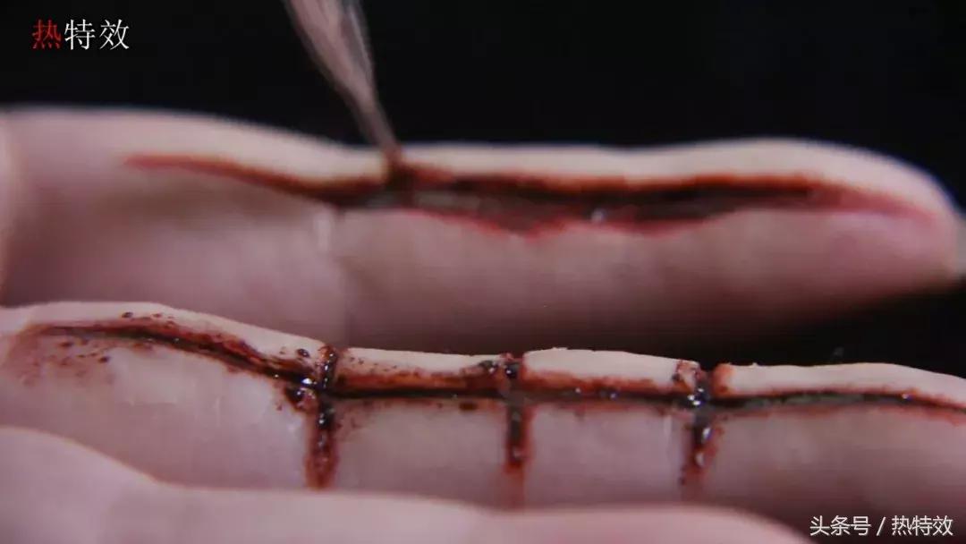 化这个妆自拍代价有点大,你想不想试试,手指肚划伤教程