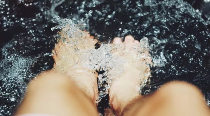 湿热脚气泡脚中药配方,脚气湿气比较重用什么泡脚