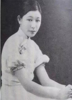 丈夫弃旧怜新,家财散尽,这个风骨美人把薄情岁月活出了深情