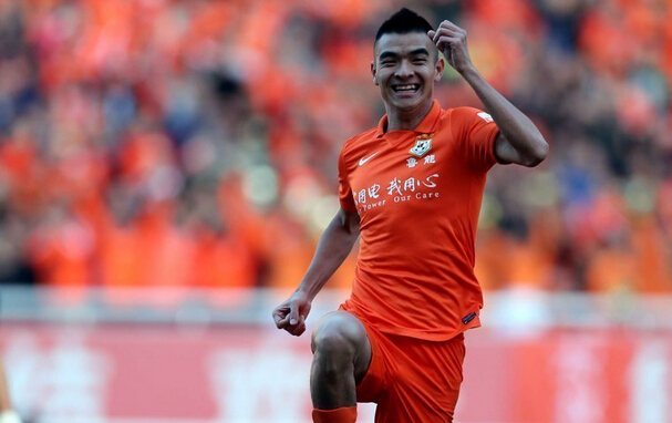 吴兴涵是左后卫还是右后卫,吴兴涵以前踢边锋