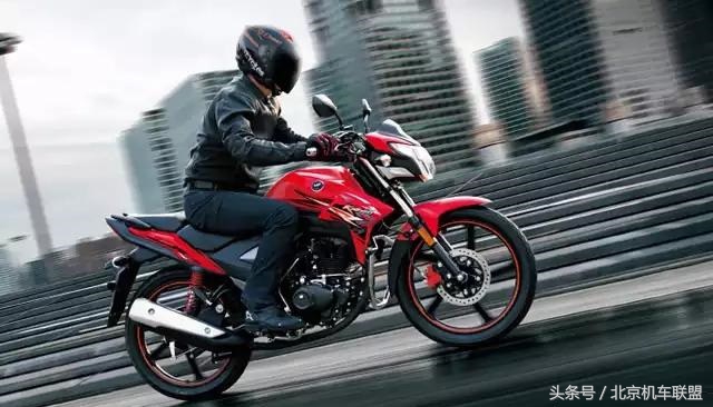 豪爵小钢炮ka150二手多少钱,玩乐为主pcx160和豪爵uhr150怎么选