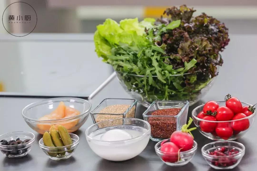 轻食鸡胸肉减脂餐简单做法,减脂鸡胸肉蔬菜沙拉最简单做法