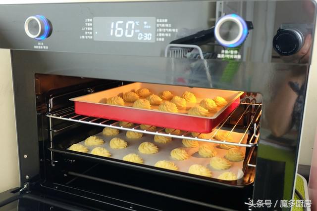 这款曲奇饼干香酥可口好吃极了,一次烤两盘,孩子再多也够吃!