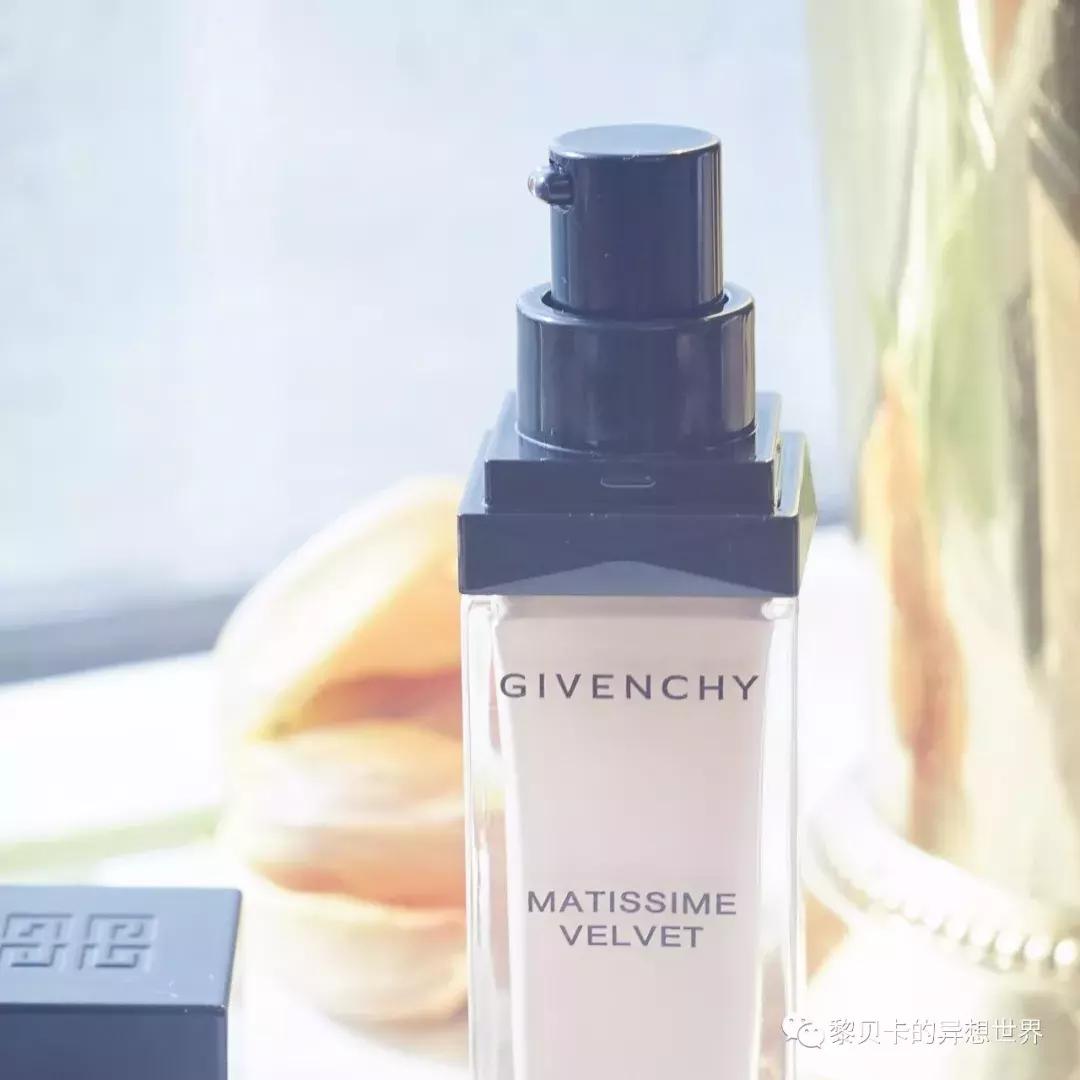 适合夏天用的粉底液遮瑕不脱妆,夏天脸部容易出汗适合哪个粉底液