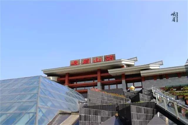 带着女生去峨眉山,带着女友穷游