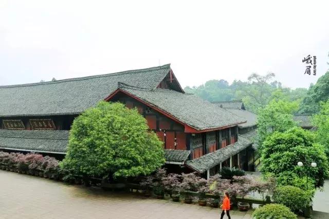 带着女生去峨眉山,带着女友穷游