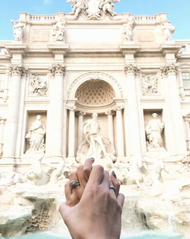 阿娇蜜月后甜晒大钻戒,阿娇钻戒和张馨予钻戒