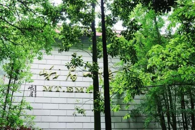 带着女生去峨眉山,带着女友穷游