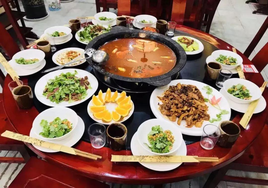 到重庆吃四川火锅,到重庆吃火锅重庆的火锅香