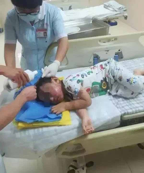 四岁男童被继父虐待后续,4岁男童被亲生父亲虐待后续