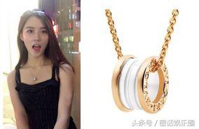 开300万的车，背20万的包，袜子都要1600块，101的姑娘们真有钱啊