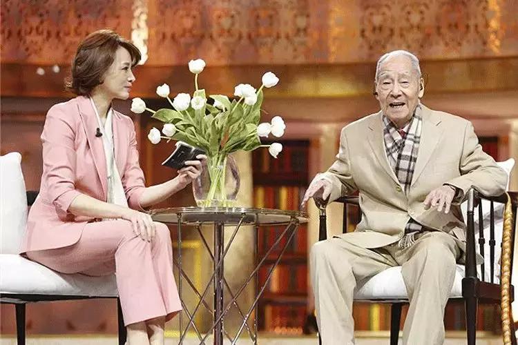 董卿回归的视频,董卿重回舞台