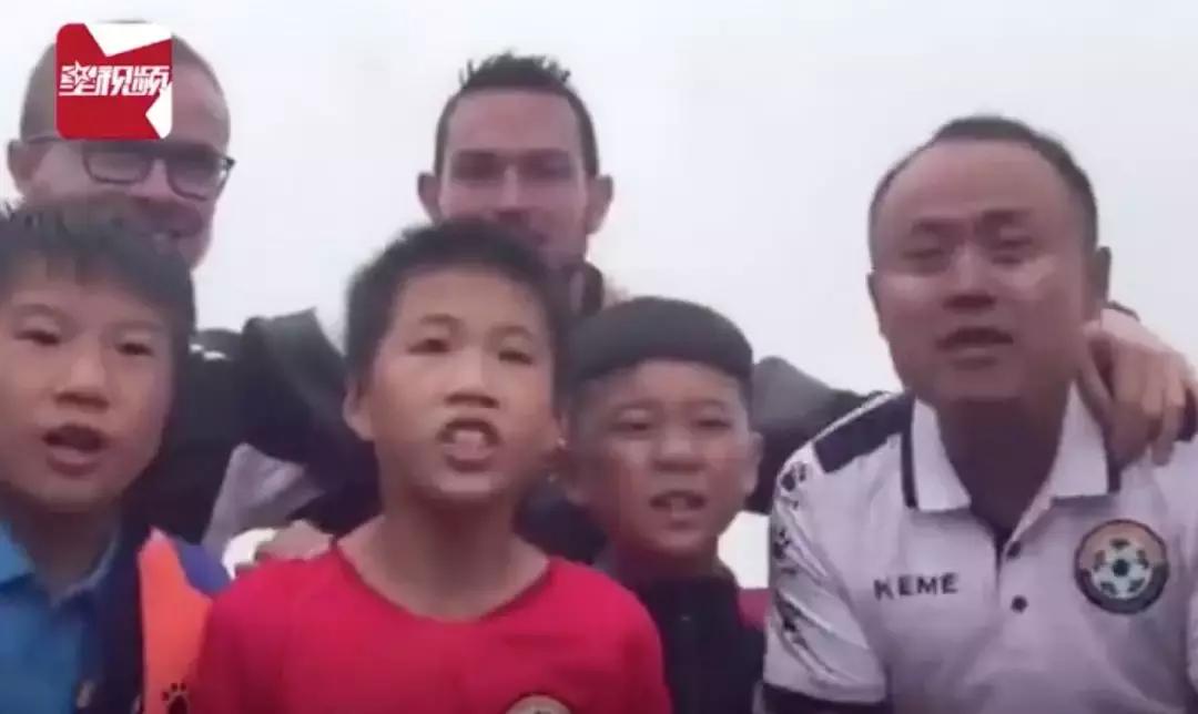 法国世界足球杯夺冠归来全国沸腾,中国足球感动全网