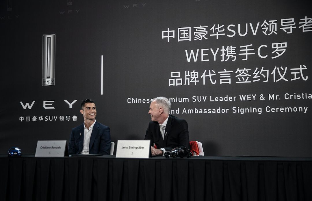 签下c罗,c罗和wey打球