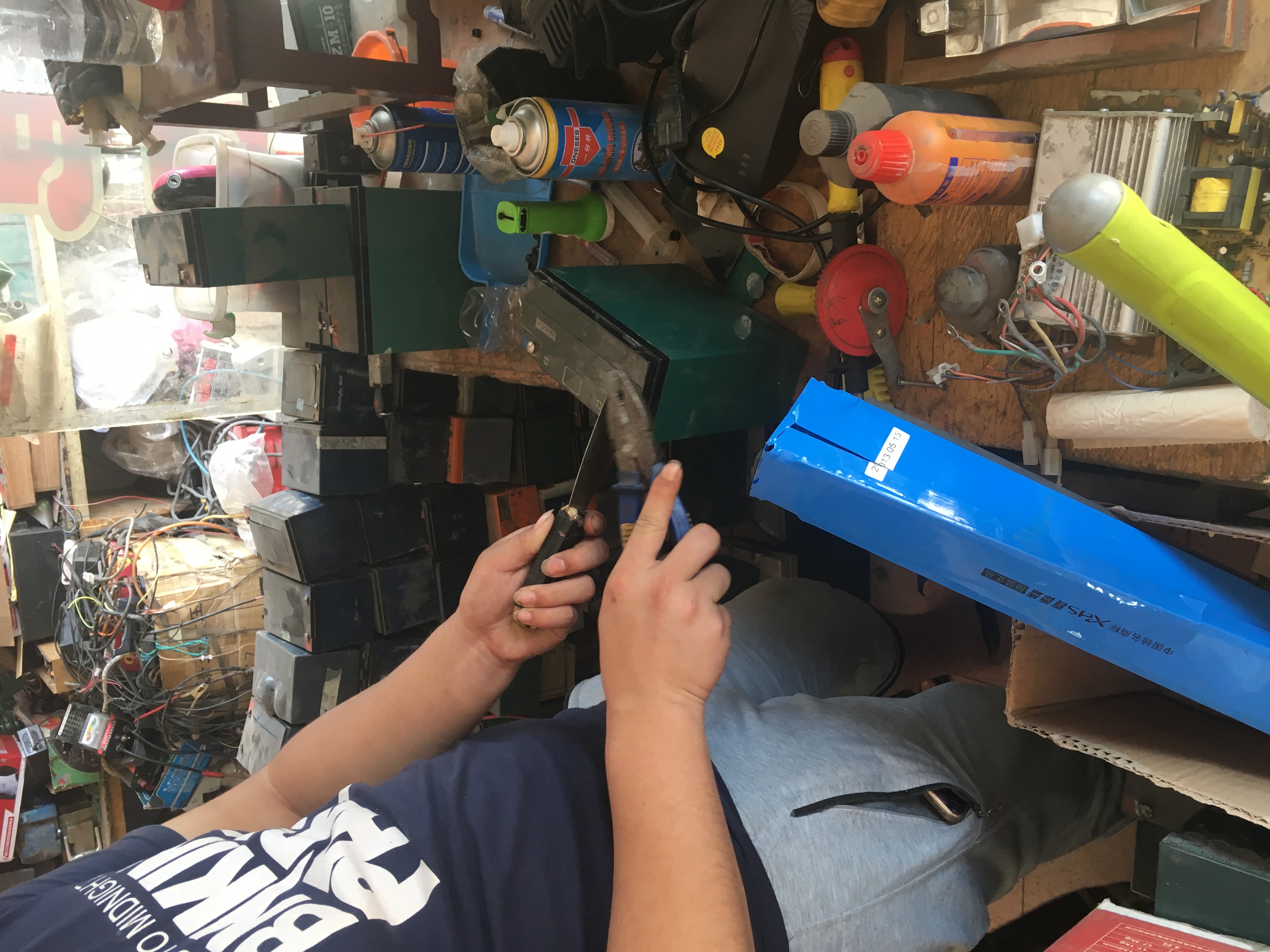 电池加水还是加修复液,电池加水修复