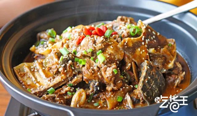 这家餐厅怎么做的如此火爆,这家餐厅的菜品丰富多样