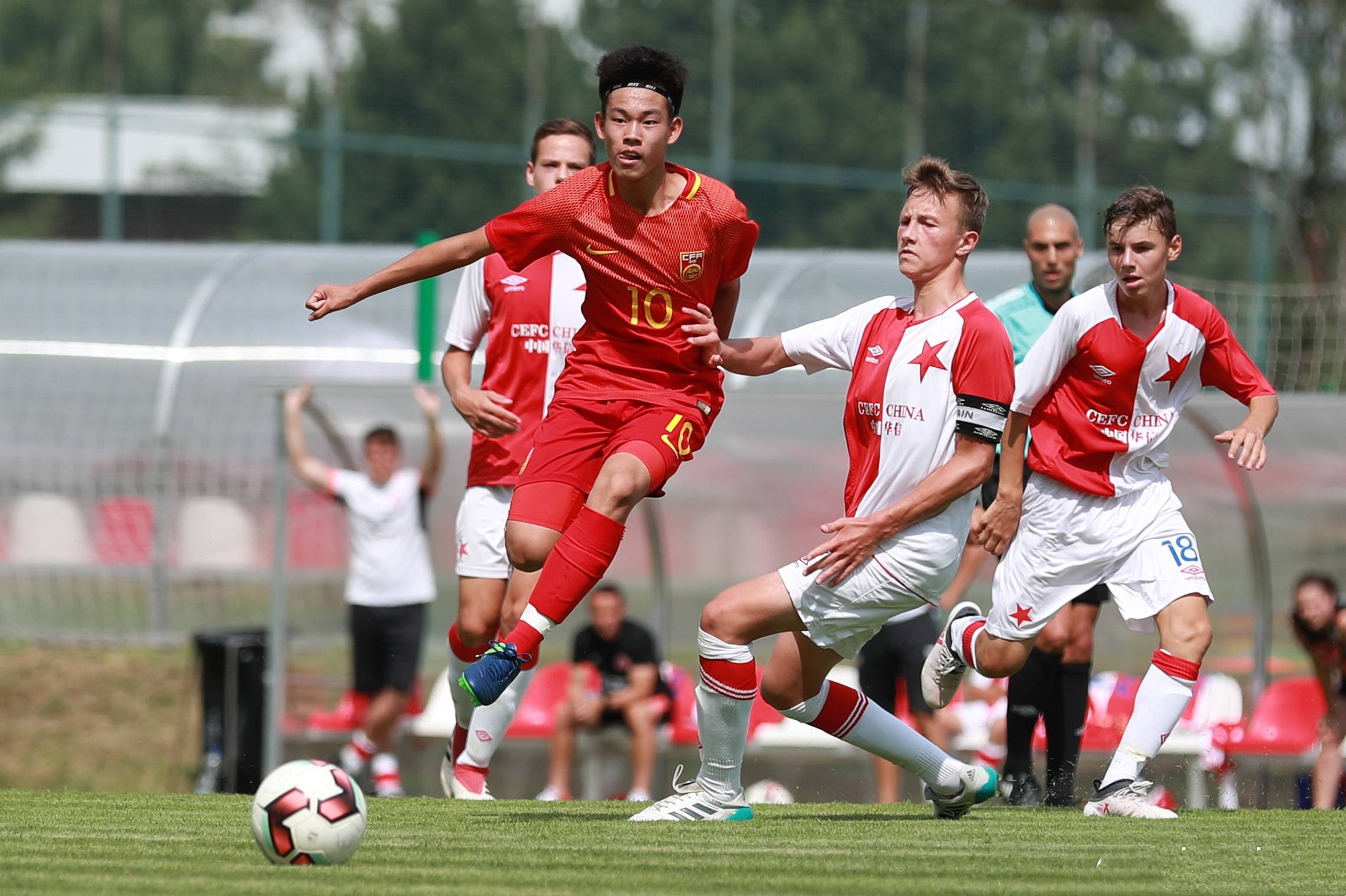 中国男足u13大胜日本队大获全胜,中国u14国少2-0击败尤文u14视频