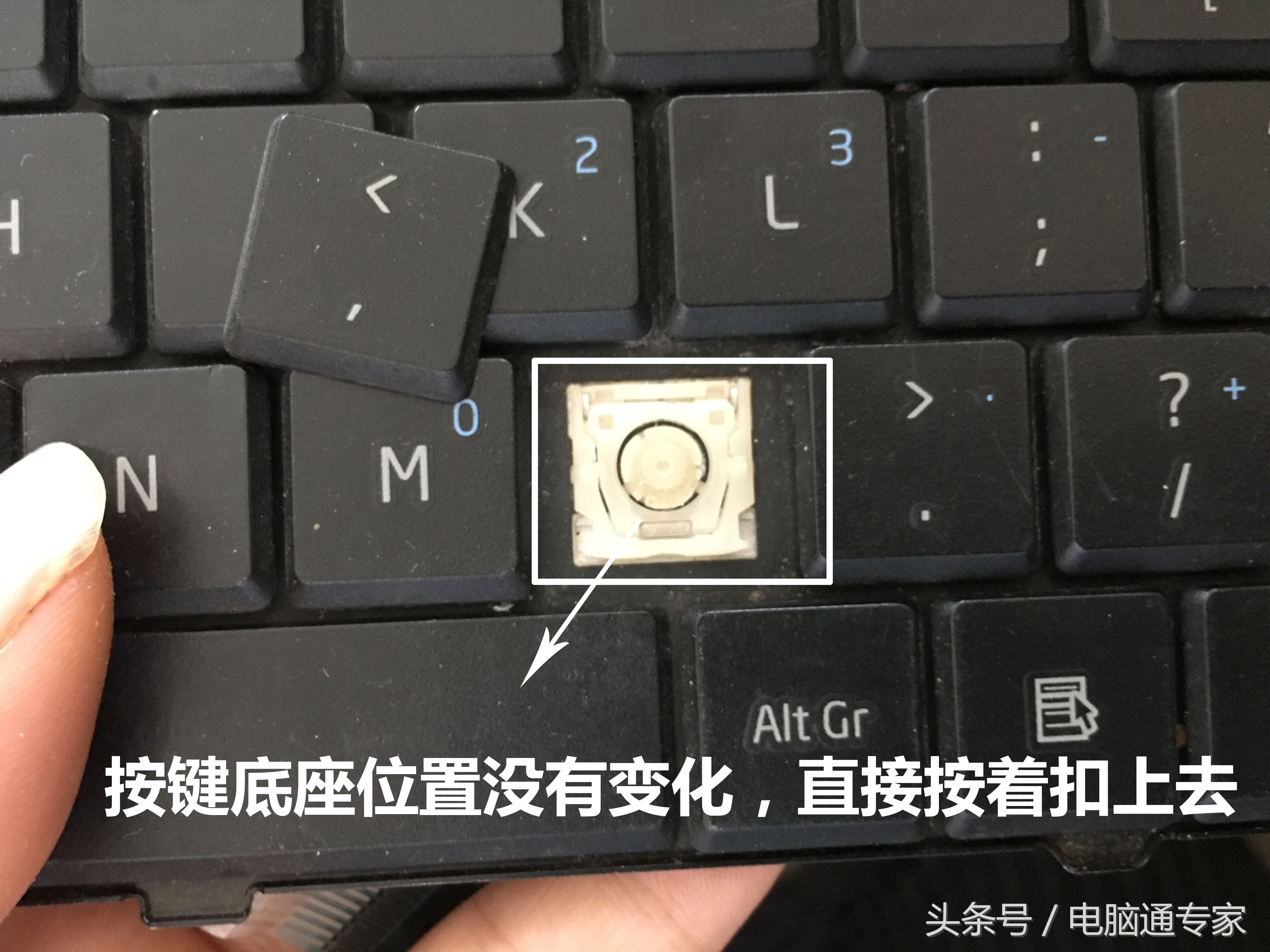 笔记本键盘按键被抠出怎么安装,笔记本键盘不小心抠出来了