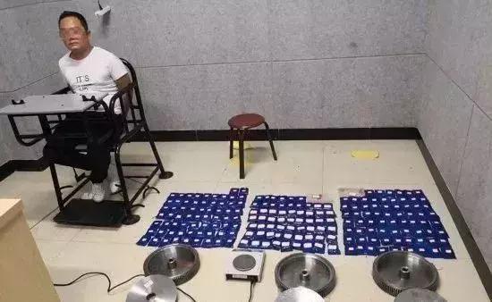 可笑又可怕，为了运毒，他们连小丁丁都不放过