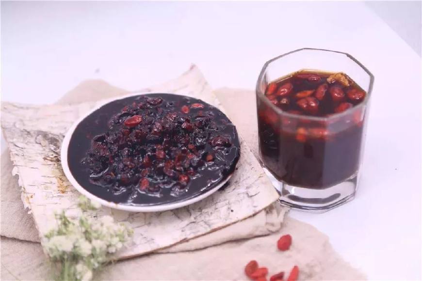 入夏后养生适合喝什么,夏天一杯茶帮你去除陈年寒湿