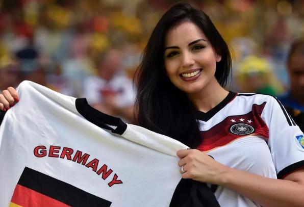 世界杯32强球衣，3分钟售罄的这款你pick不！