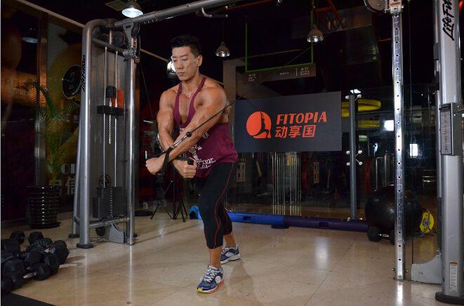 新手健身房入门怎么练胸肌,健身房从零开始练胸肌教学