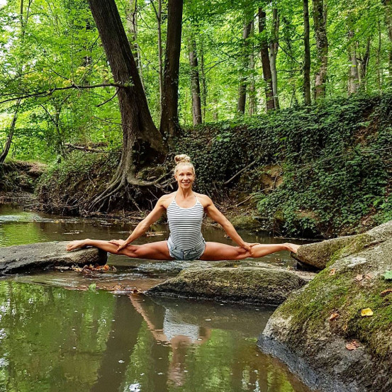 锻炼收腹提臀的标准动作,提臀护腰动作