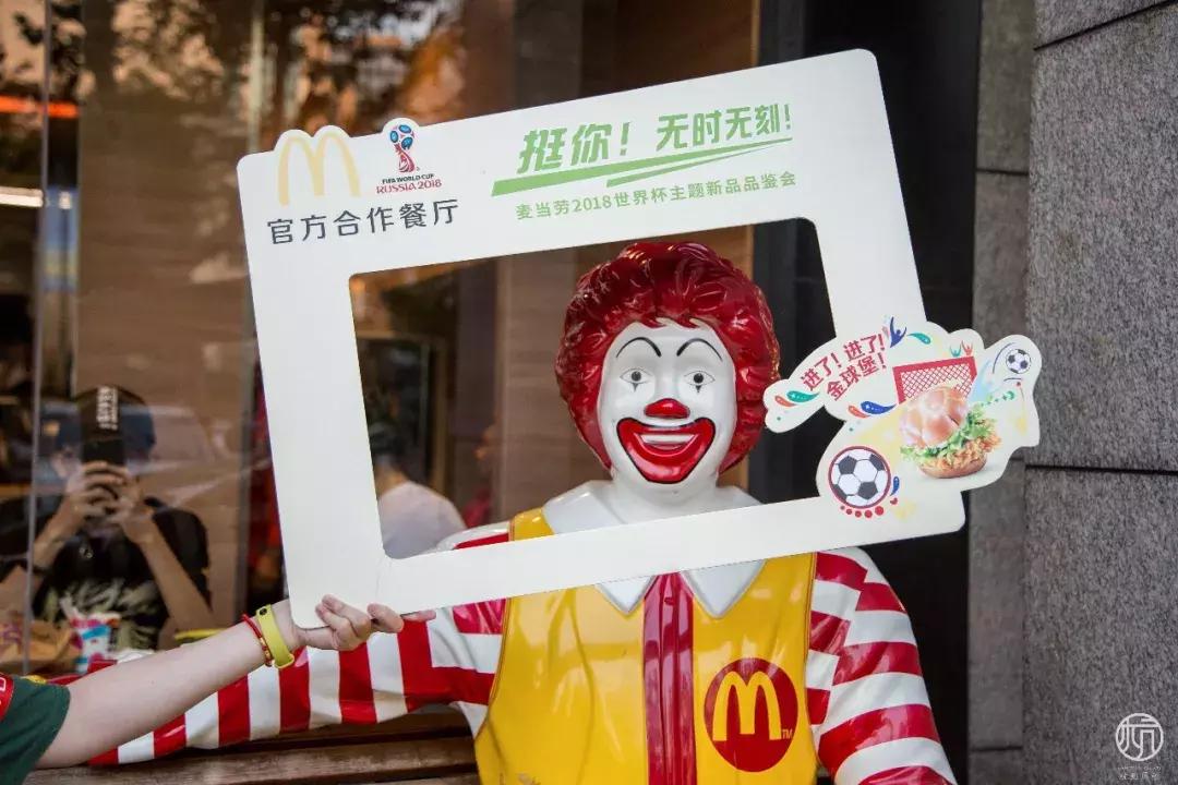 世界杯足球宝贝高燃集锦,球迷热情助威世界杯精彩纷呈