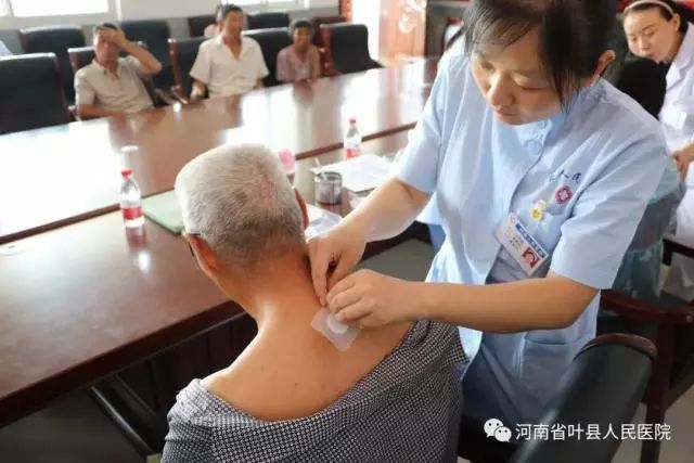 县医院义诊活动新闻报道,县医院到三岭村开展健康义诊活动