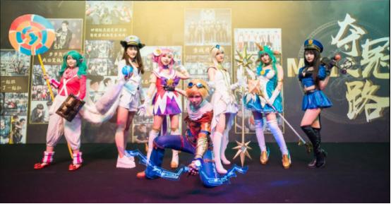 rng夺冠粉丝泪目,rng夺冠中国粉丝庆祝震撼场面