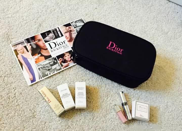 如何去除新皮包刺鼻的味道,新买的皮包特别硬正常吗