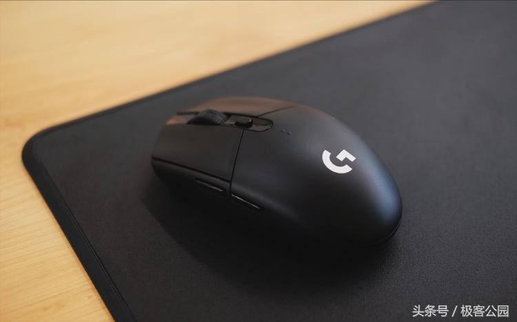 2019公认手感最好的吃鸡游戏鼠标,百元轻量化的无线游戏鼠标推荐