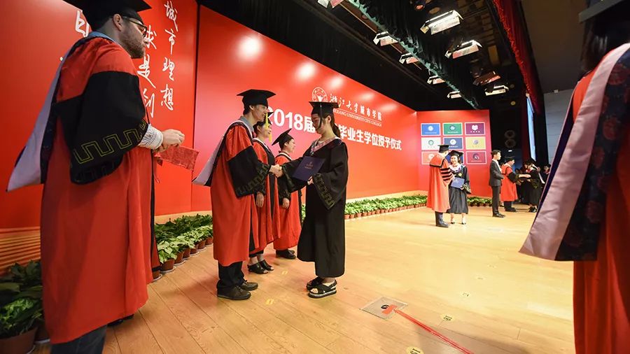 青春最珍贵的C位，是浙江大学城市学院的学位！