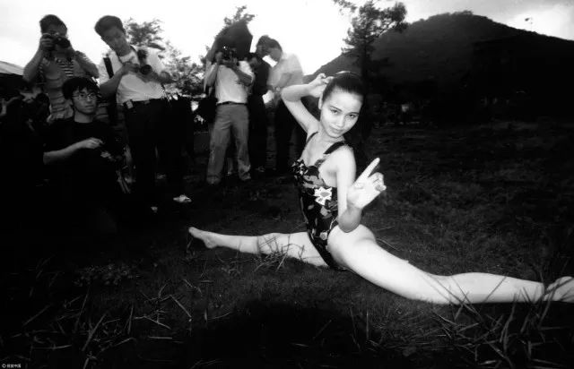 穿比基尼的中国姑娘:姐穿的是自由