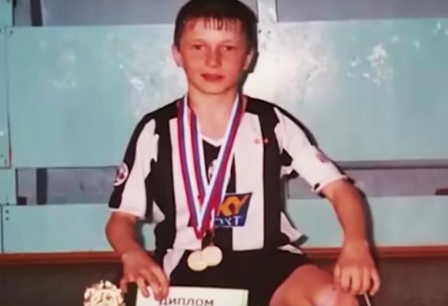 未来足球天王,c罗圆月弯刀尤文